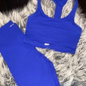set active set in color “jetsetter” sport body material 
both XS